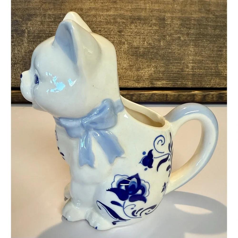 Enesco Blue And White Cat Kitten Salt And Pepper Shakers‎ Set Floral Design